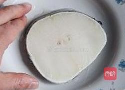 红酒柠香银鳕鱼的做法图解1