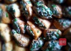 白萝卜煲猪肉韭菜酿油豆腐汤的做法图解3