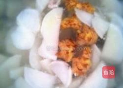 白萝卜煲猪肉韭菜酿油豆腐汤的做法图解4