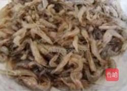 爆炒小河虾的做法图解1