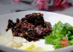鲜蚕豆炒腊肉的做法图解4