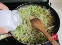 剁椒银芽的做法图解4