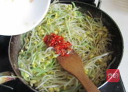 剁椒银芽的做法图解5