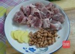 黄花菜枸杞排骨汤的做法图解2