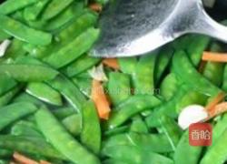 快炒荷兰豆的做法图解2