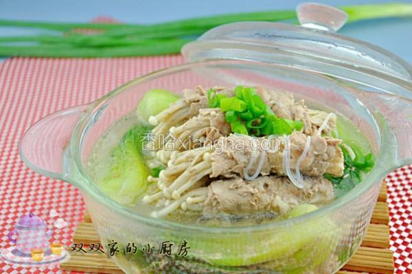 金针肥牛鲫鱼煲