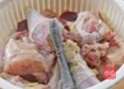 山笋野菌土鸡汤的做法图解1