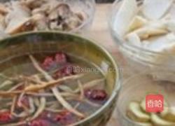山笋野菌土鸡汤的做法图解2