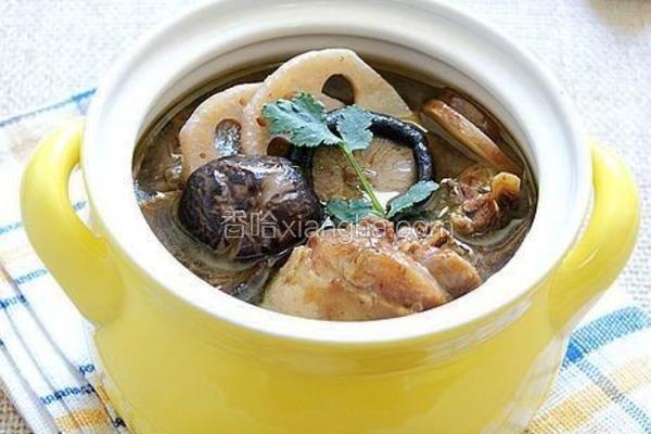 莲藕香菇鲜鸡汤