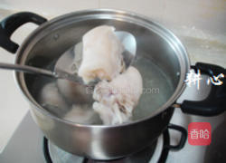 竹荪猪蹄汤的做法图解2