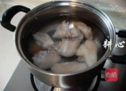 竹荪猪蹄汤的做法图解3