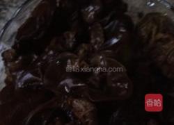 蘑菇木耳乌骨鸡汤的做法图解1