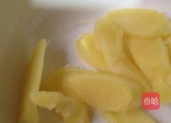 蘑菇木耳乌骨鸡汤的做法图解3