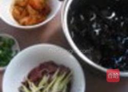 黑木耳鸡肝汤的做法图解1