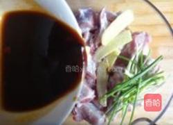 煮肋排的做法图解1