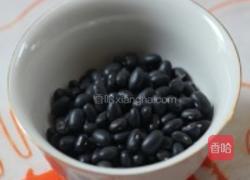 黑豆山药排骨汤的做法图解2