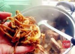 香菇黄花菜炖鸡的做法图解6