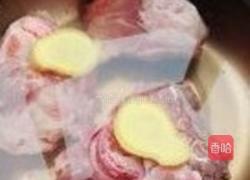 苦瓜薏米骨头汤的做法图解2