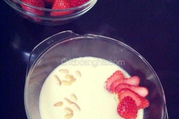 草莓鸡蛋羹
