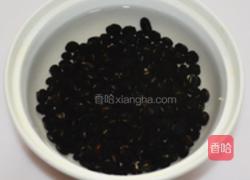 猪蹄黑豆汤的做法图解1