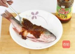 黄豆酱蒸鱼的做法图解1