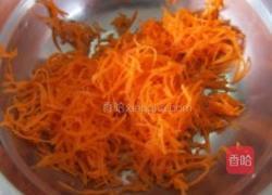 红萝卜鸡肉饼的做法图解1