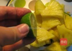 LUSIK宅男厨房香茅草菠萝沙拉的做法图解2