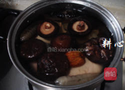 海参香菇煲鸡汤的做法图解4