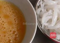 银鱼焖蛋的做法图解1