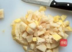 杨梅雪梨冰糖水的做法图解3