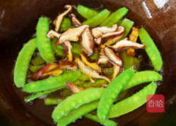 家常五彩荤素小炒的做法图解3