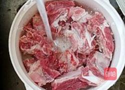苦瓜玉米排骨汤的做法图解2