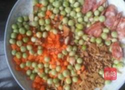 多味蚕豆饭的做法图解1