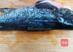 水煮活青石斑鱼的做法图解1