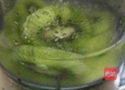 奇异果汁和火龙果汁的做法图解2