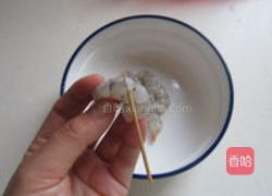 鲜菇虾仁西兰花的做法图解1