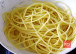 蒜香吞拿鱼意面的做法图解1