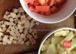 土豆萝卜焖饭的做法图解1