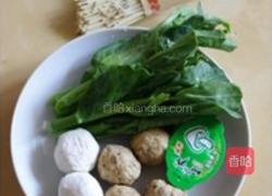 贡丸鲜蔬面的做法图解1