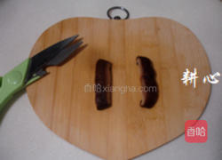 白菜香菇焖鱼鳔的做法图解2