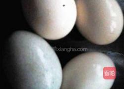 皮蛋咸蛋蒸鸡蛋的做法图解1