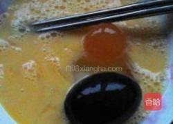 皮蛋咸蛋蒸鸡蛋的做法图解2