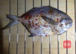 孜然味烤鲳鱼的做法图解3