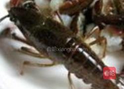 吮指怪味虾球的做法图解1