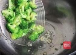 蚝油鱼子西兰花的做法图解2