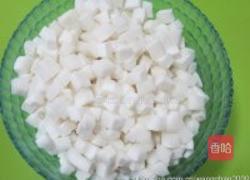 鲜榨椰子汁的做法图解2