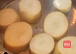 酒烹虾配龙利鱼黄油杂菜土豆泥的做法图解3