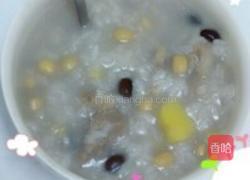 黄豆黑豆龙骨粥的做法图解1