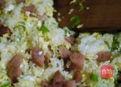 青蒜香肠炒饭的做法图解4