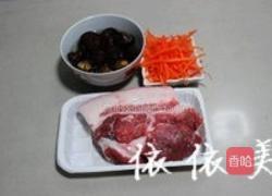 冬菇胡萝卜肉馅包子的做法图解1